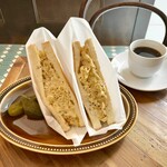 GLUTTONY - マック アンド チーズ サンドイッチ＆コーヒー