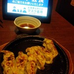 福福屋 - 22:15 牛肉餃子〜1品目から5分。着席から36分