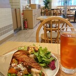 studio CLIP CAFE - 「グリルチキン ラタトゥイユ」のクロワッサンサンド