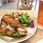 studio CLIP CAFE - 「グリルチキン ラタトゥイユ」のクロワッサンサンド