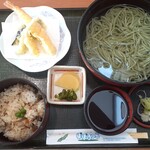 Resutoran Kinusaya - 釜あげきぬさやうどん 温(1000円也) きぬさやが練り込んである麺かな？