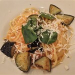 Trattoria Pecorella - 揚げ茄子とバジルのトマトソーススパゲッティ”ノルマ風”（シチリア郷土料理）