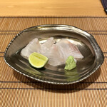 御料理 まつ山 - ・キジハタの造り
      (沖縄 屋我地島の塩、小豆島塩昆布、ポン酢)