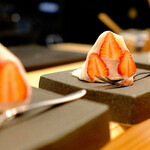 すしと天ぷら 坂本 - 香川産さぬき姫のいちご大福