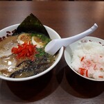 九州 筑豊ラーメン 山小屋 - ランチタイムはライスサービス！