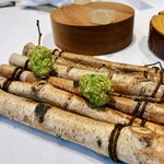 レストラン サンパウ - パネイェッツ、星の王子様をイメージした、バオバブの粉を練り込んで、ピスタチオをまぶして