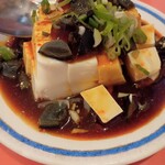 萬新菜館 - ピータン豆腐
