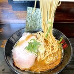 濃麺 海月 - 太めのストレート麺