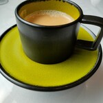 PRELUDIO - ピスタチオグリーンのとっても発色がキレイで、特徴的なデザインのカップで、コーヒーが提供されます。