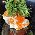 PRELUDIO - ホタテとマグロが隠れていて、イクラとえんどう豆の新芽が添えてあります。ソースはホタテのムースで、ホタテやマグロとのバランスが絶妙(*^^*)