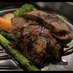 ビストロ デ トロワ - イベリコ豚のプルマのロースト
      
      バルサミコソース　　Oさんのヤツ　+550円