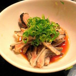 マグロの皮、ポン酢でいただきました。