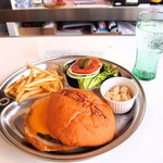 ティーズスターダイナー 福島店 - 『クラシックチーズバーガー』850円の「セット」(+300円)