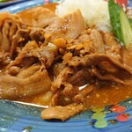 とら食堂 - 焼肉定食はニンニクが効いてとても美味しい。