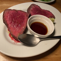 カルネジーオ イースト - 