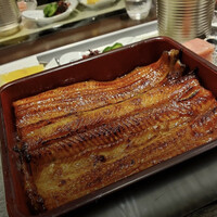 割烹蒲焼 横浜八十八 NEWoMan横浜店 - 二の膳は(鰻重、お新香、水菓子)