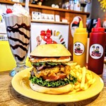 h Nakameguro Ba Ga Fakutori - メロンパンのアボカドベーコンチーズエッグバーガー