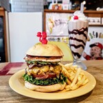 中目黒 Burger Factory - メロンパンのアボカドベーコンチーズエッグバーガー