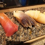 すし源 - 中トロ、北寄貝（塩レモン）＋ホタテ