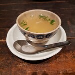 Asian cafe dining Trucha - メイン到着前の卵スープ
