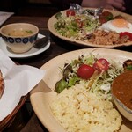 Asian cafe dining Trucha - カレーランチとアジアンランチ