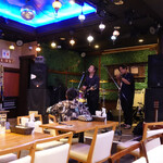 BHINTUNA DINING - 日曜日の夜はライブ