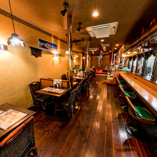 仕切れるカーテンで個室感覚！カウンターやペット可なテラス席も