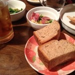 やきとんひなた - ８種類穀物のあつあつパン