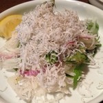 やきとんひなた - しらすと玉ねぎのマリネサラダ