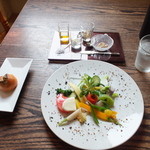 バローレ - (2012/9/4)地場野菜とチーズの盛り合わせです。