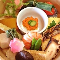 六盛 - 手桶弁当。春らしくて素敵♡