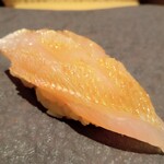 すし みむろ - 昆布締めされた鯛