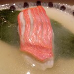 すし みむろ - 桜の葉で香りを纏わせた金目鯛の煮つけ