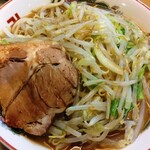 ラーメンの店 まんじ - 太麺 醤油(中)（アップ）