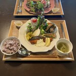 山星 - サーモンムニエル(\1,300)