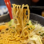 Ramen Kouryuu - 黒龍ラーメン（魚介黒豚骨醤油）麺リフトアップ