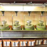 宇治茶の山田園茶舗 - 店内で石臼挽き