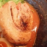 辛麺 真空 - チャーシュー拡大