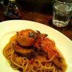 イタリア食堂 ROSSO - 自家製ベーコンとなすのトマトソーススパゲッティ