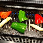 肉匠こば - 焼野菜は新鮮でみずみずしいものばかりが盛り合わせてあります(o^^o)