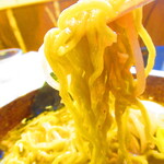白樺山荘 - 味噌ラーメン　８７０円（税込）の麺のアップ【２０２２年６月】