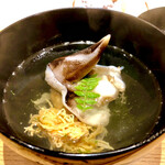 炎水 - 澄み切った出汁　鳥貝は噛むと初めて旨味が広がります