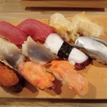 寿司 築地日本海 - 赤身　つぶ貝　ホッキ貝　茹でタコ　小肌　イクラ　赤貝
