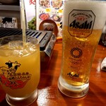 Nagoya Meibutsu Miso Tonchanya Kounomiya Horumon - 生ビール、パインジュース