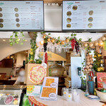 バラッカ・デル・ソーレ - カウンターも海外のピザショップみたいで可愛い♡