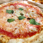 バラッカ・デル・ソーレ - マルゲリータ(R)ロッソ
      (B)ビアンカも選べます