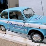 バラッカ・デル・ソーレ - この車もめちゃくちゃ可愛い♡
      中には大きな熊さんが乗っていますʕ•ᴥ•ʔ