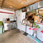 バラッカ・デル・ソーレ - ソフトドリンクはカウンター横のディスペンサーで
      各自入れます。ドリンクバーでよく見るやつですね。