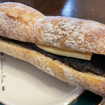 サントル・ドゥ・ヴィラージュ - ハード系のパン（あんバター）もめちゃくちゃ美味しいd(^_^o)