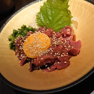 個室 肉寿司と飛騨牛もつ鍋 くずし割烹 たてがみ_0